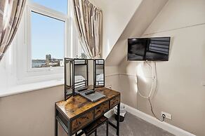 Corran House Guest House & Hostel