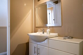 Corran House Guest House & Hostel