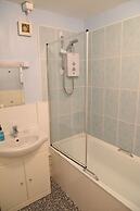 Corran House Guest House & Hostel