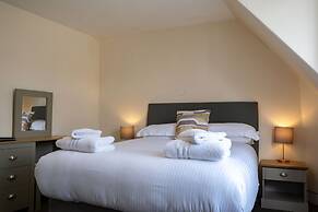 Corran House Guest House & Hostel