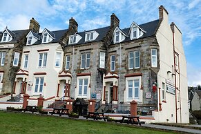 Corran House Guest House & Hostel
