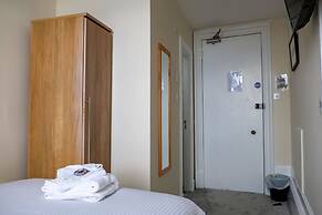 Corran House Guest House & Hostel