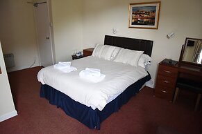 Corran House Guest House & Hostel