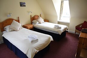 Corran House Guest House & Hostel