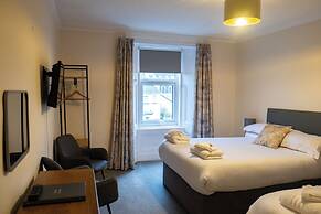 Corran House Guest House & Hostel