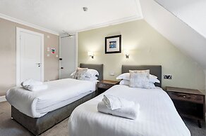 Corran House Guest House & Hostel