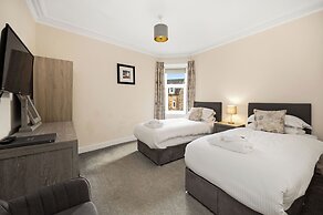 Corran House Guest House & Hostel