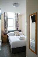 Corran House Guest House & Hostel