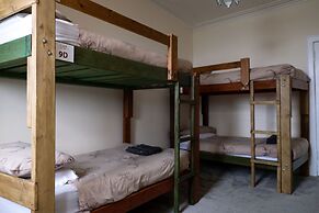 Corran House Guest House & Hostel