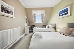 Corran House Guest House & Hostel
