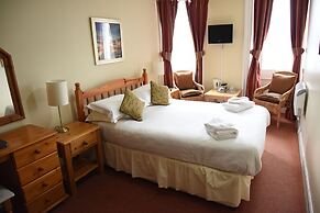 Corran House Guest House & Hostel