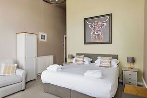 Corran House Guest House & Hostel