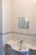 Corran House Guest House & Hostel