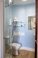 Corran House Guest House & Hostel