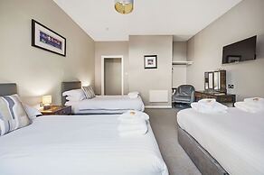 Corran House Guest House & Hostel