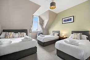 Corran House Guest House & Hostel