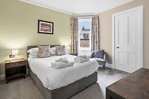 Corran House Guest House & Hostel