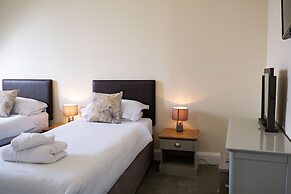 Corran House Guest House & Hostel