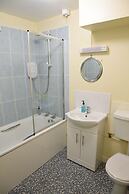 Corran House Guest House & Hostel