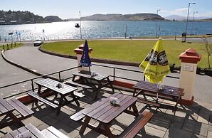 Corran House Guest House & Hostel