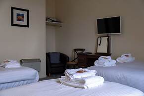 Corran House Guest House & Hostel