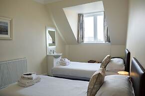 Corran House Guest House & Hostel