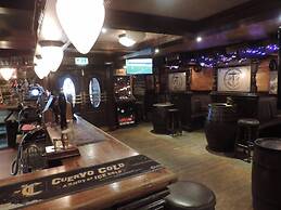 Corran House Guest House & Hostel