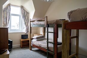 Corran House Guest House & Hostel