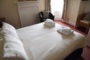 Corran House Guest House & Hostel