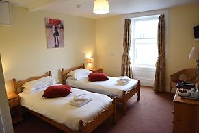 Corran House Guest House & Hostel