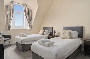 Corran House Guest House & Hostel