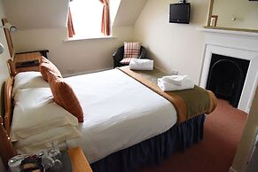 Corran House Guest House & Hostel
