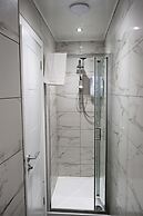 Corran House Guest House & Hostel