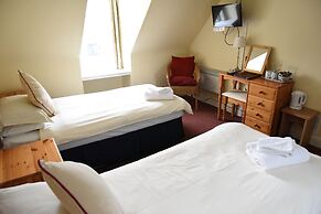 Corran House Guest House & Hostel