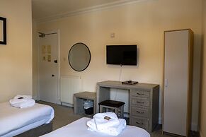 Corran House Guest House & Hostel