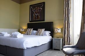 Corran House Guest House & Hostel