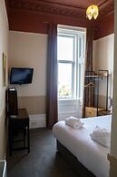 Corran House Guest House & Hostel