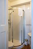 Corran House Guest House & Hostel