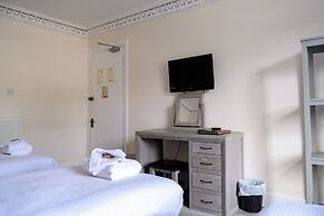 Corran House Guest House & Hostel