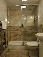 Mayville House Apartment