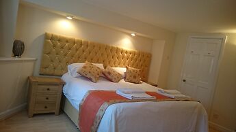 Mayville House Apartment