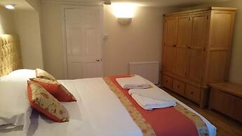 Mayville House Apartment