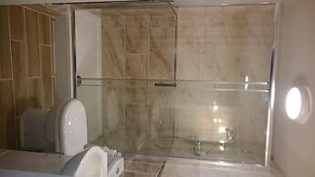 Mayville House Apartment