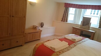 Mayville House Apartment