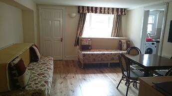 Mayville House Apartment