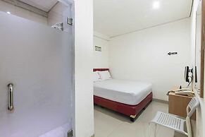 RedDoorz Plus @ Jalan Pemuda Jakarta