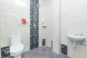 RedDoorz Plus @ Jalan Pemuda Jakarta