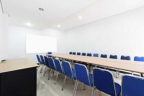 RedDoorz Plus @ Jalan Pemuda Jakarta