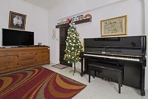 RedDoorz @ Radio Dalam