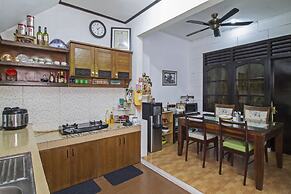 RedDoorz @ Radio Dalam